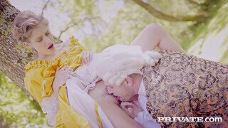 Tiffany Tatum a borotvált pinás kicsike didkós megbaszott hercegnő